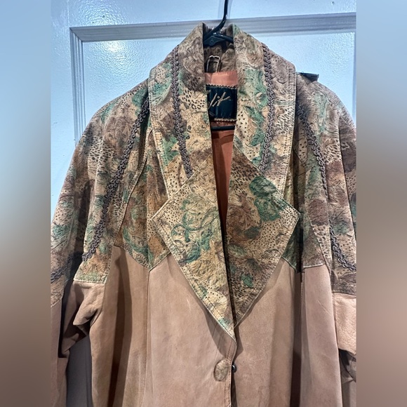 VINTAGE LEATHER TRENCH COAT - Picture 2 of 11